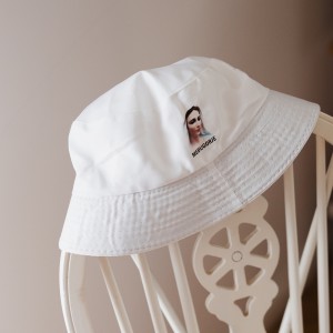 KAPELUSZ SŁONECZNY Z MATKĄ BOSKĄ